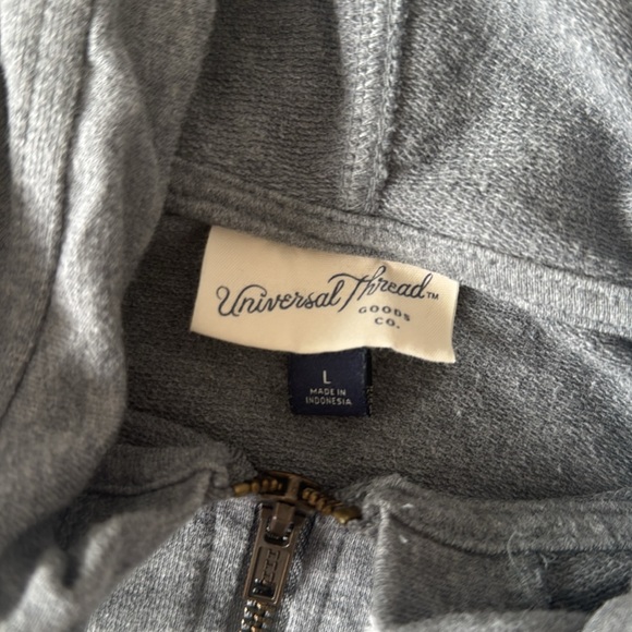 🩶 Universal Thread Hooded Jacket 🩶 - Picture 4 of 6